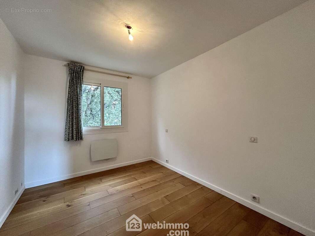 Chambre n°2 - Appartement à SAN-MARTINO-DI-LOTA