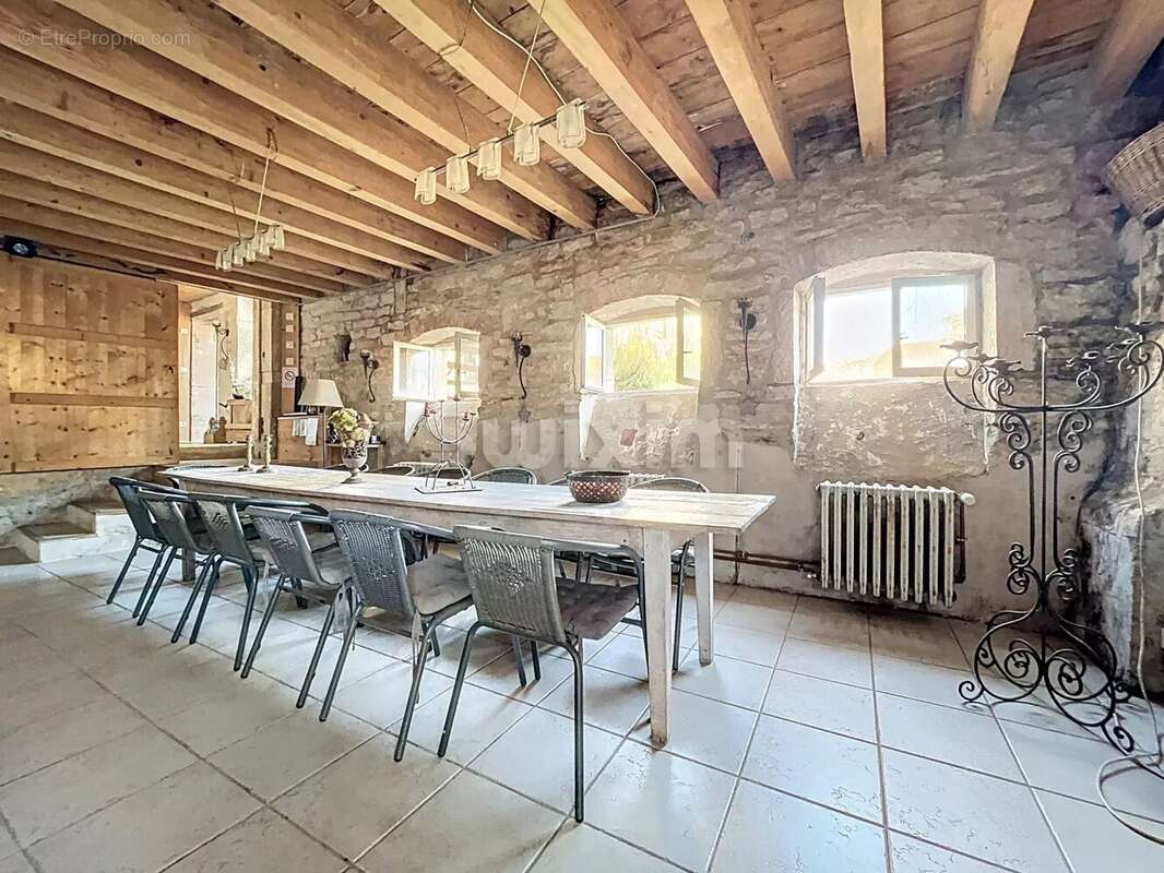 Maison à MONTBELLET