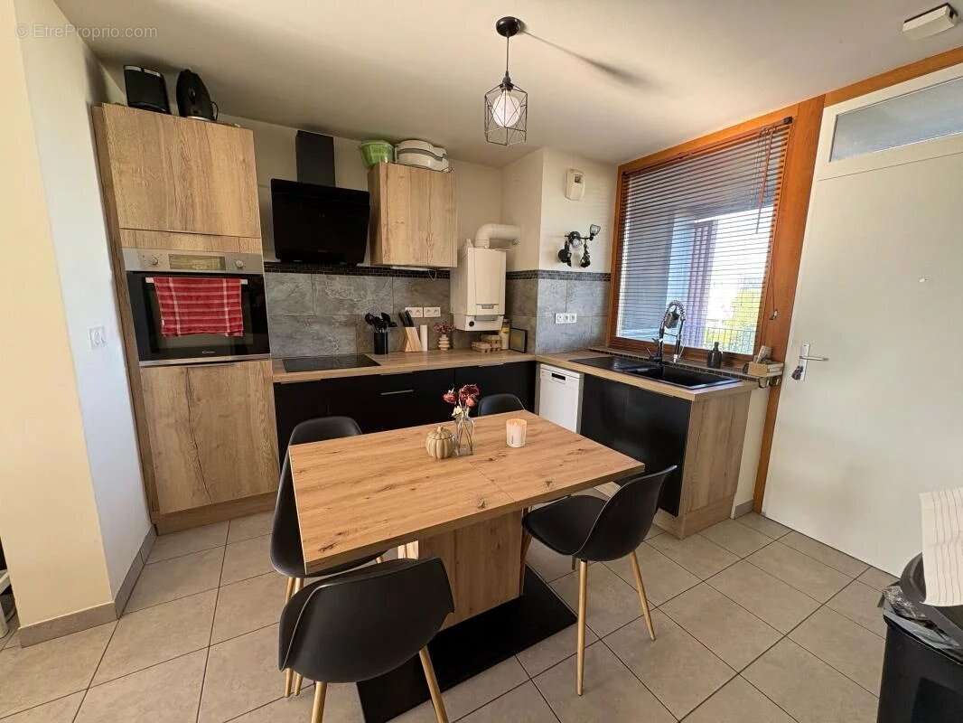 Appartement à BEAUZELLE