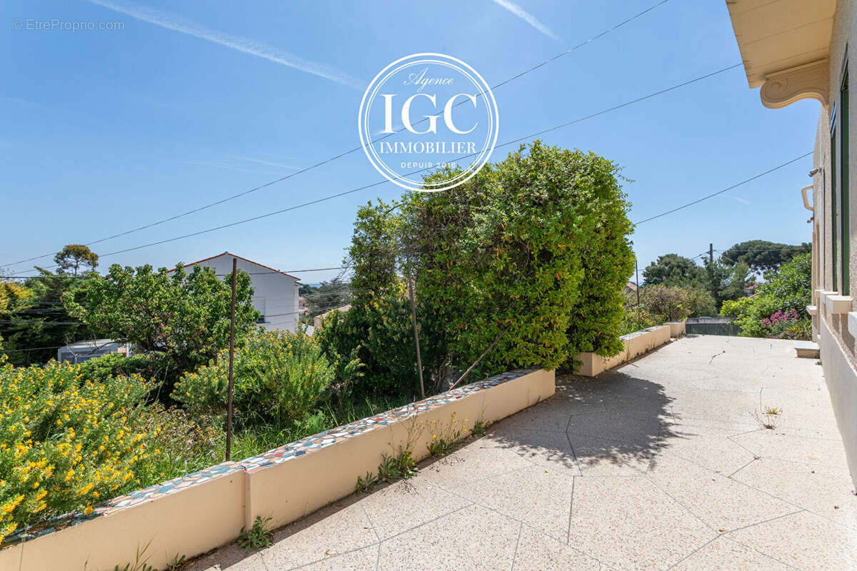 Appartement type 3 / 134 m²  / terrain 460 m² / 2 garages - photo 3