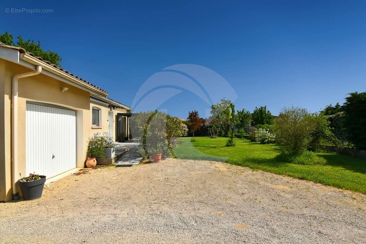 Maison à NEGREPELISSE