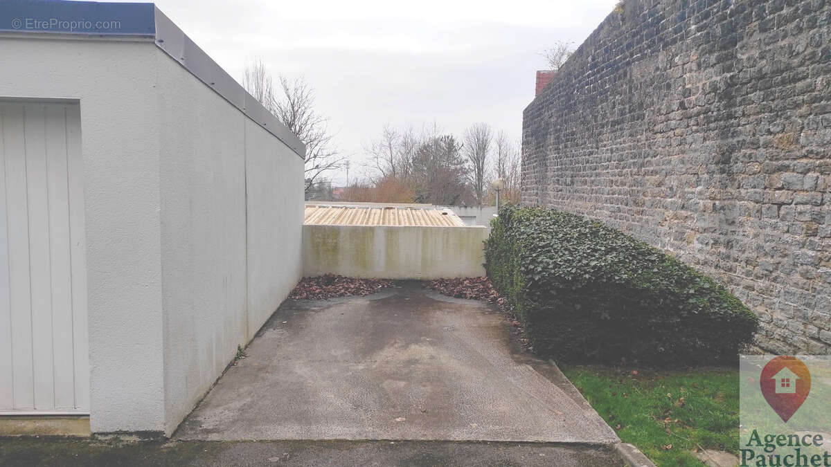 Parking à SAINT-MARTIN-BOULOGNE