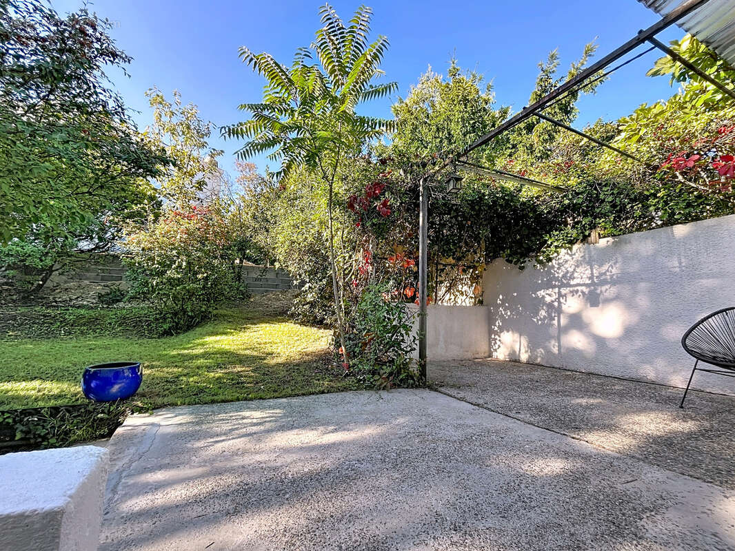 Maison de caractère, T6 de 171 m2 au calme avec jardin, terrasses et garages. - photo 13