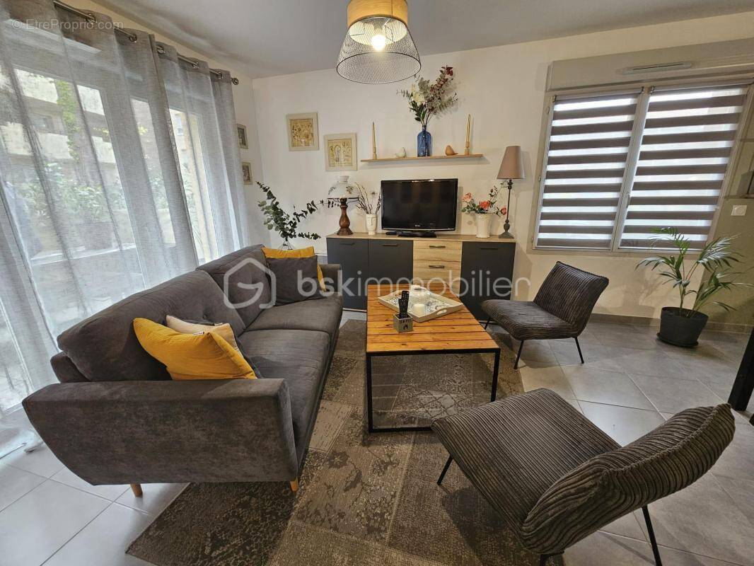 Appartement à LE MUY