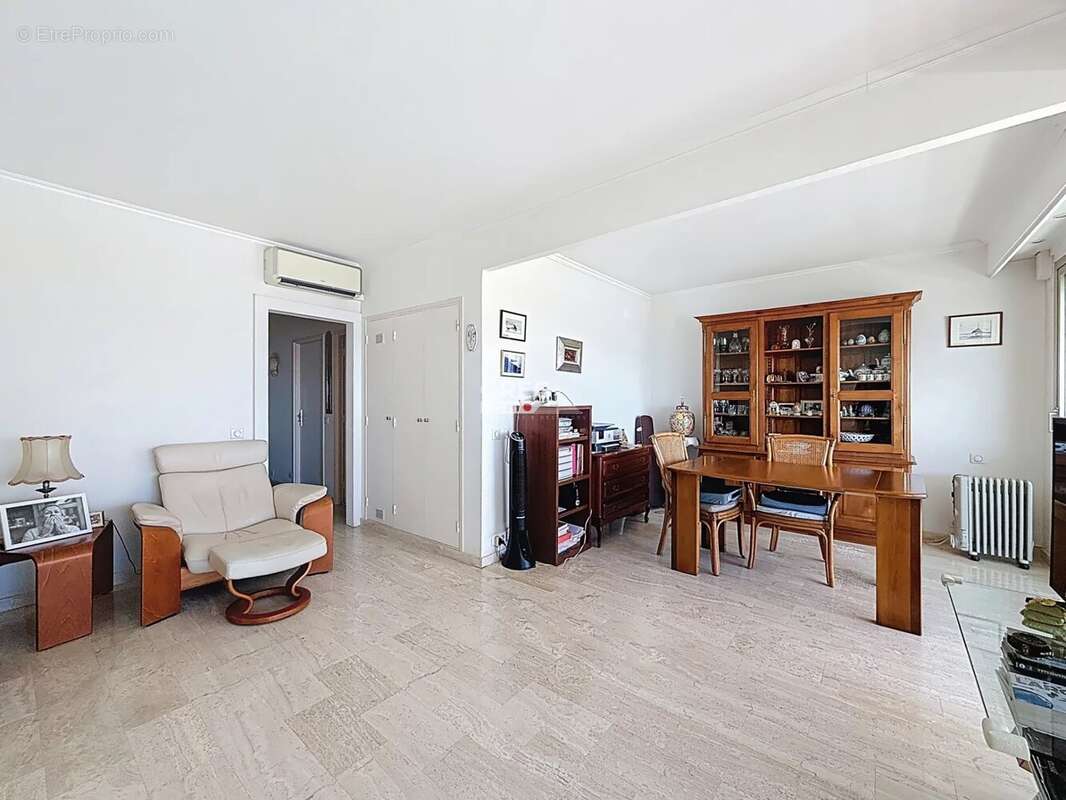 Appartement à VILLENEUVE-LOUBET