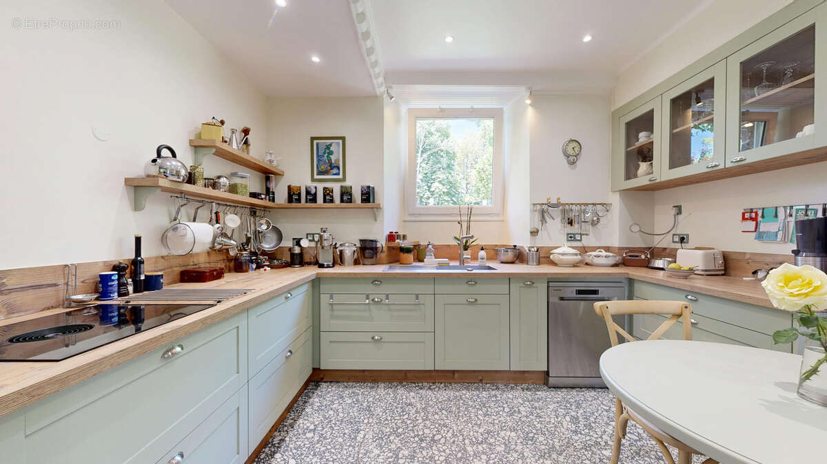 Propriété de caractère du XVIIIᵉ siècle avec maison et dépendances - photo 3