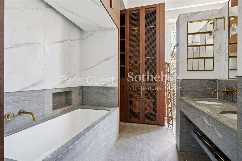 Appartement à NEUILLY-SUR-SEINE