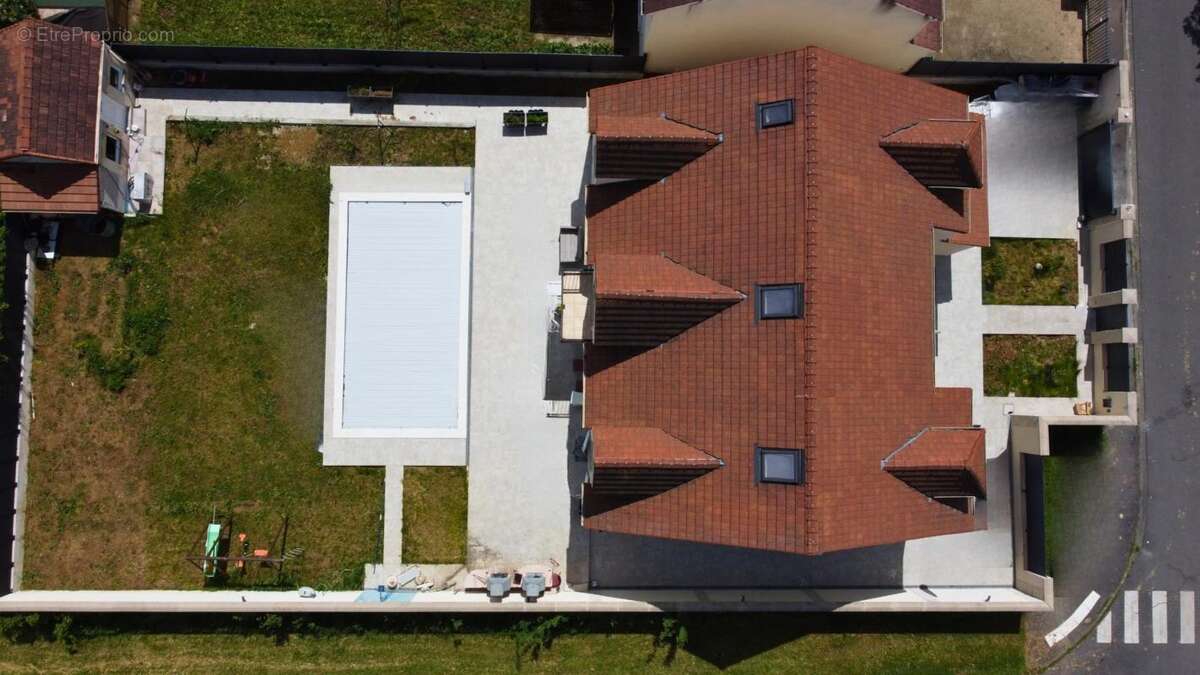 Maison à SAVIGNY-LE-TEMPLE