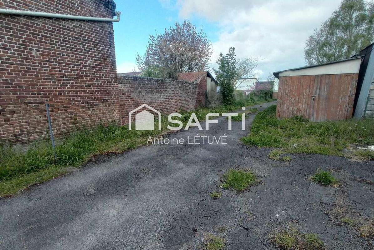 Photo 6 - Parking à CORBIE