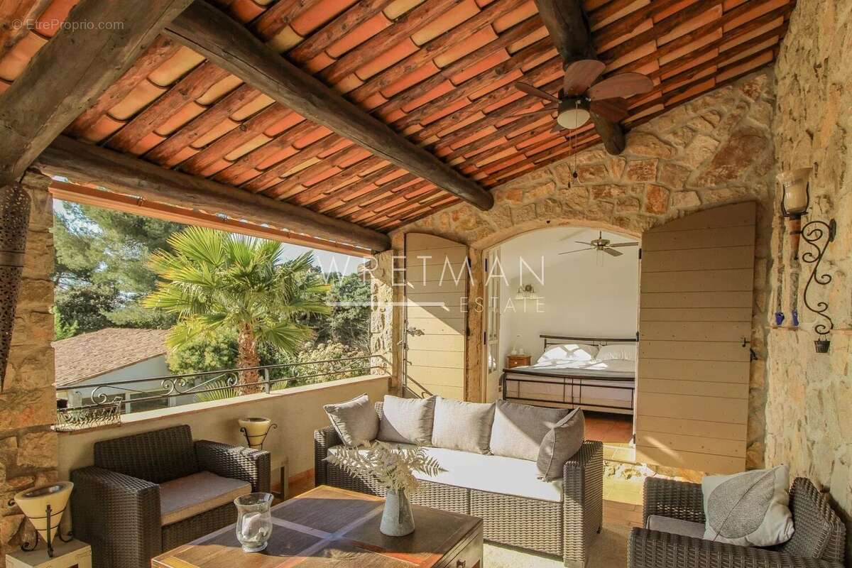 Magnifique villa familiale de 6 chambres, belle piscine et pool house, vues panoramiques à couper le souffle - Peyminade - photo 21