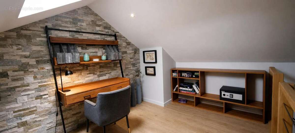 Maison de 10 pièces de 180 m² à Cholet - photo 11