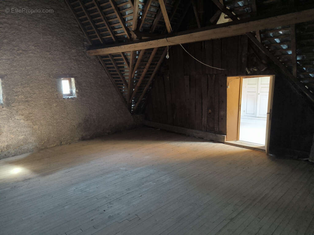 Maison à MOULINS-ENGILBERT