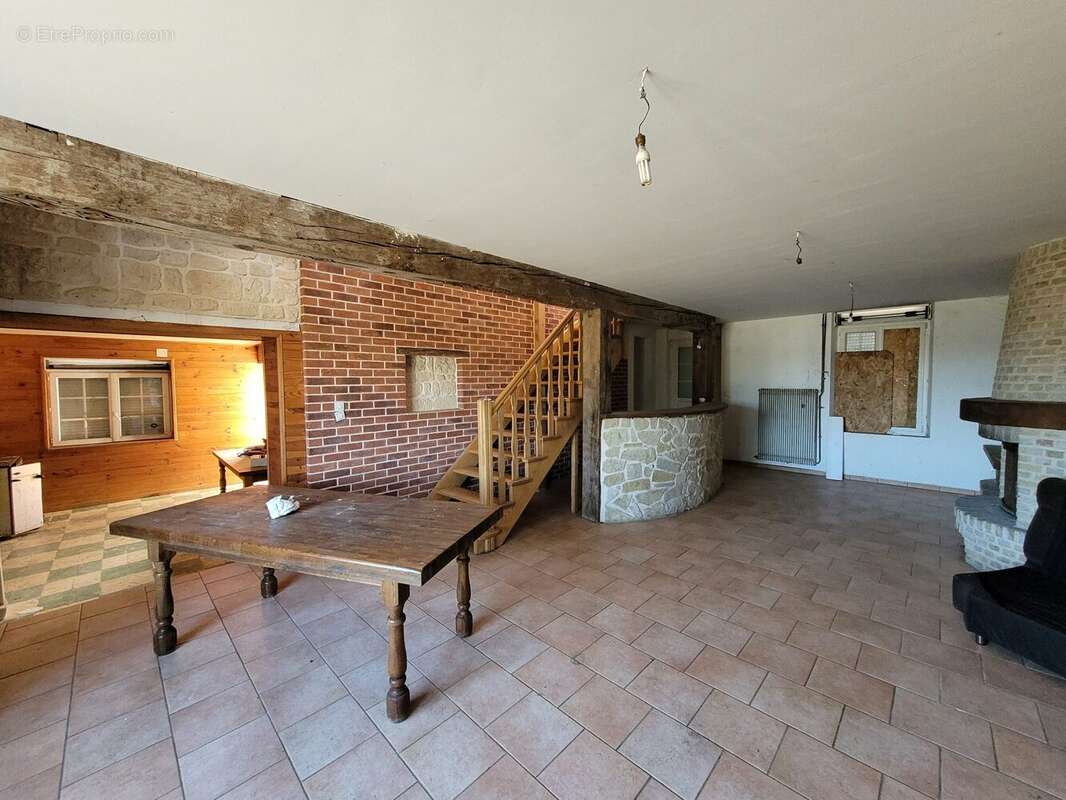 Maison à AVESNES-SUR-HELPE
