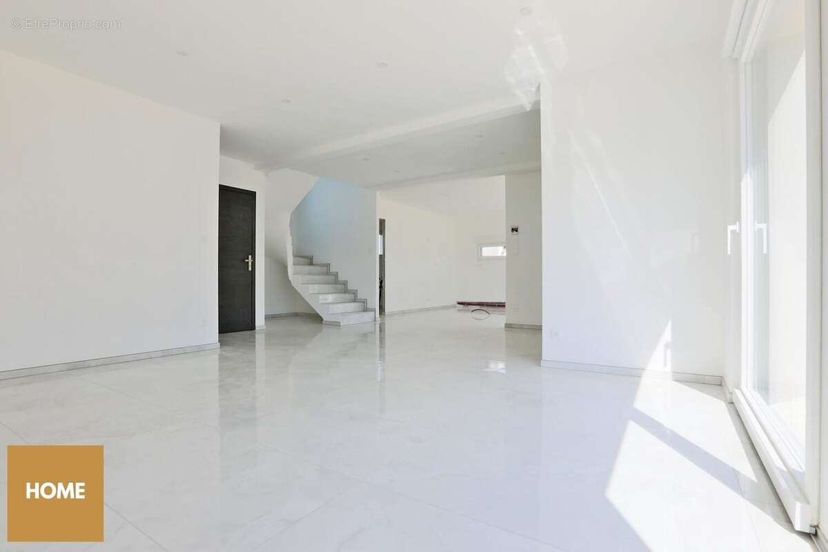 Maison à BRIN-SUR-SEILLE