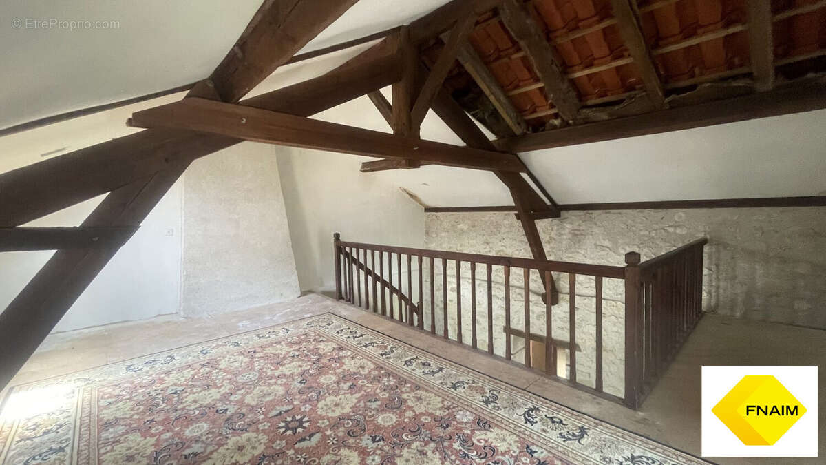Maison 113 m² à La Croix-Blanche  - photo 7