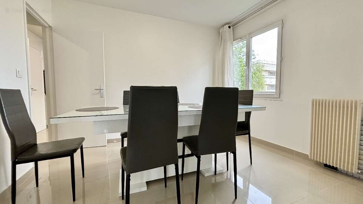Appartement à LOUVRES