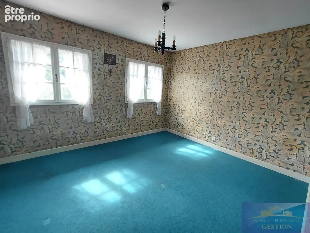Maison élevée sur deux niveaux avec terrain et garage - photo 13