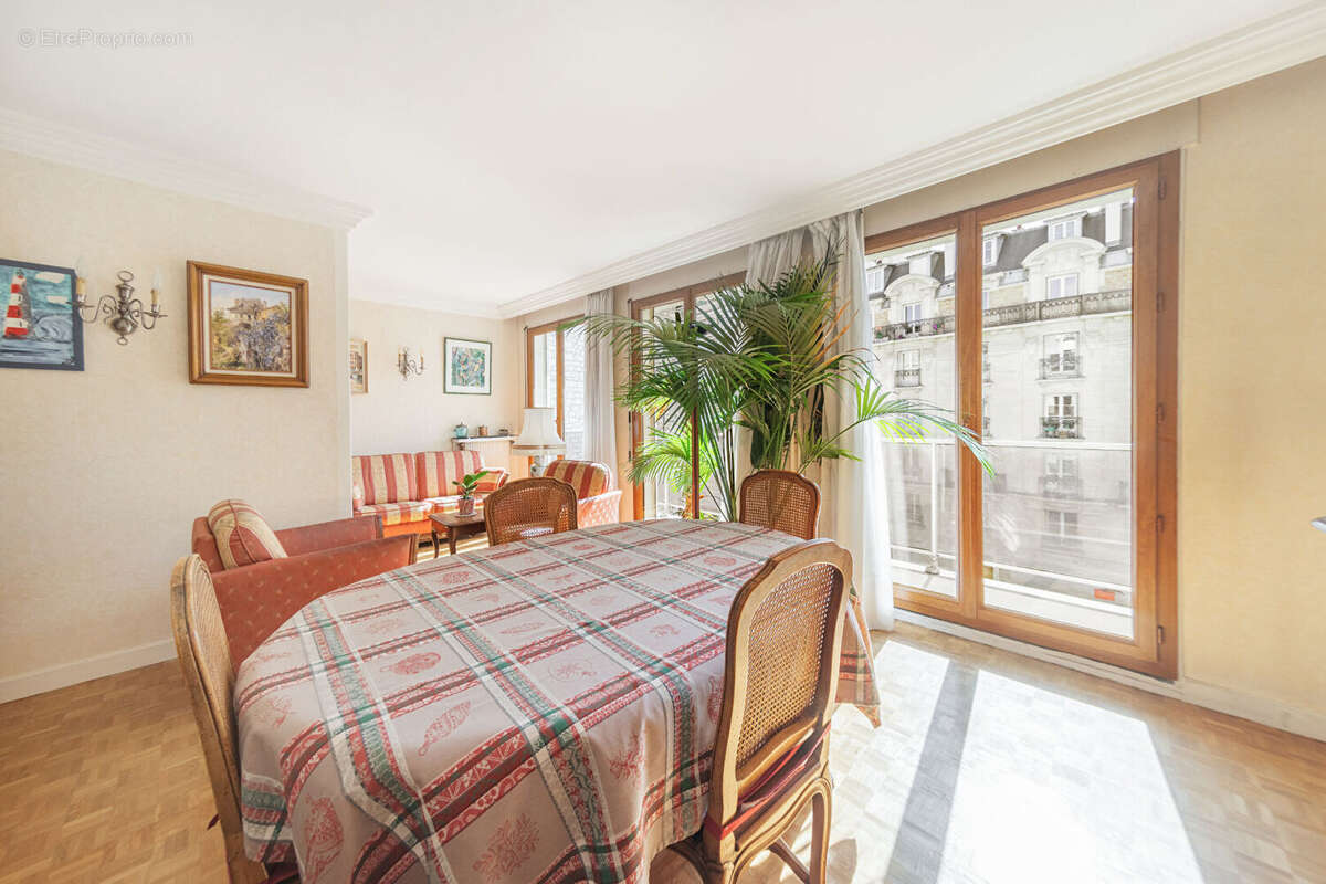 Appartement à PARIS-15E