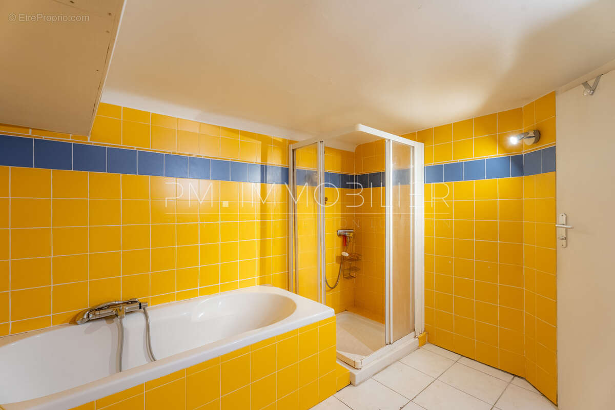 Appartement à MARSEILLE-1E