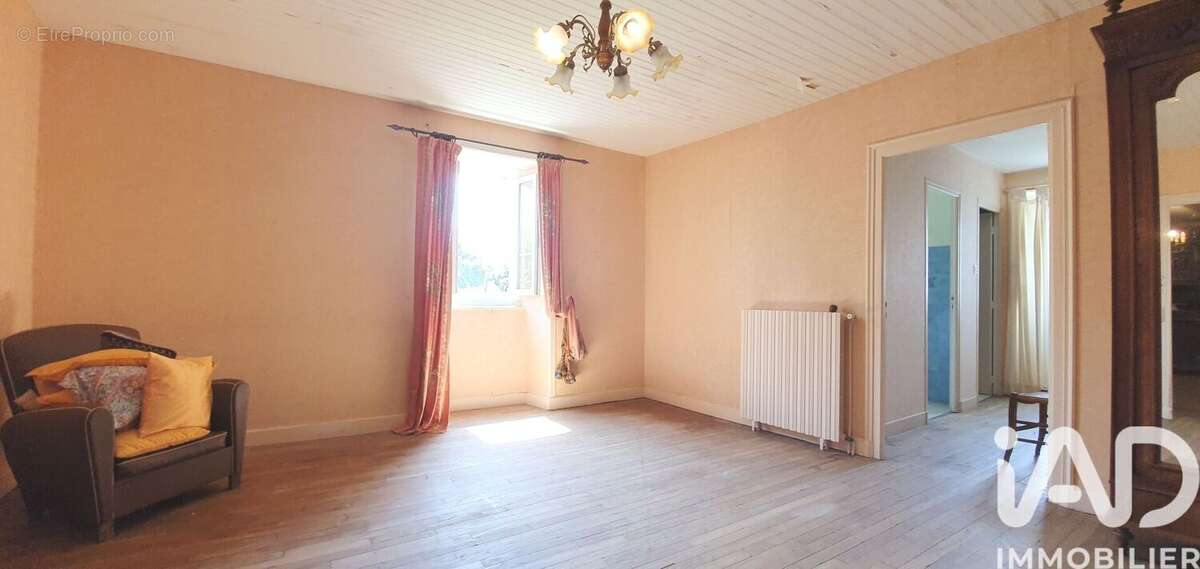 Maison 135 m² à Palazinges  - photo 7