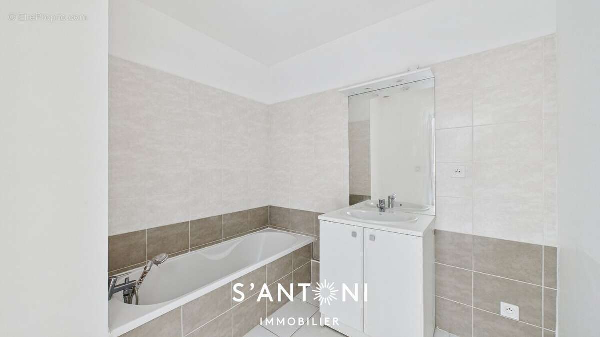 Appartement à VILLENEUVE-LES-BEZIERS
