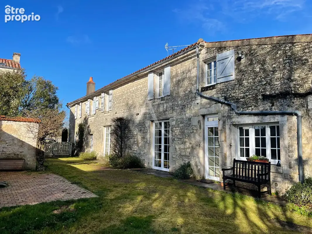 Photo Maison à Fontenay-Le-Comte au prix de 379 600€