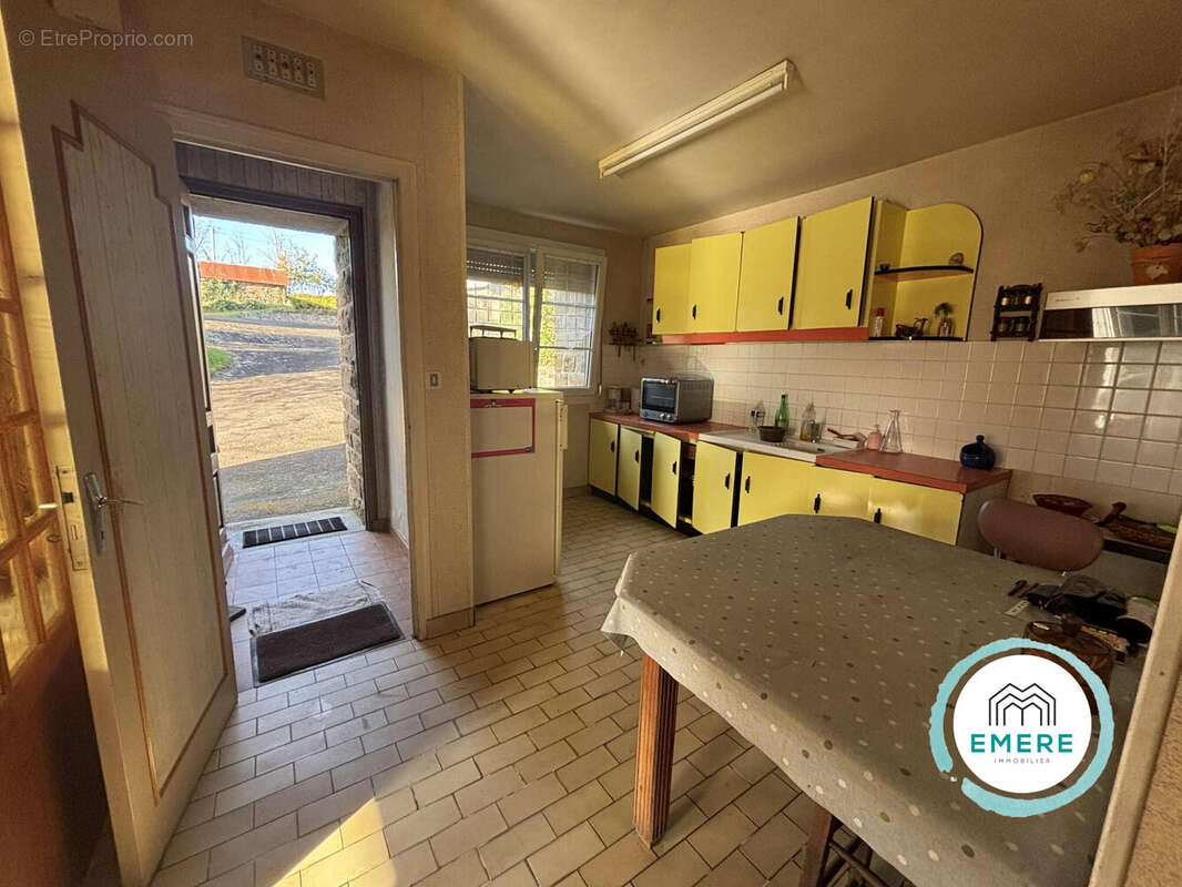 Maison à SAINT-AUBIN-DE-TERREGATTE