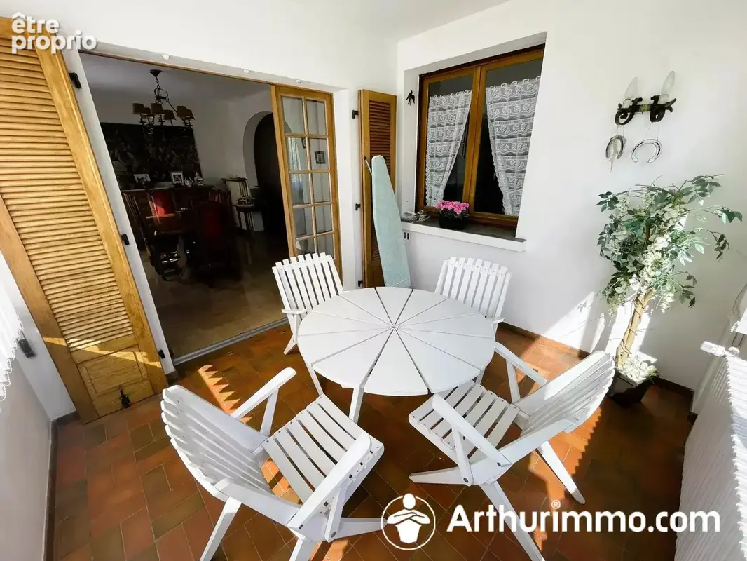 Maison avec 2 appartements de type F4, 14 ares de terrain, proche commerces et frontière SUISSE. - photo 5