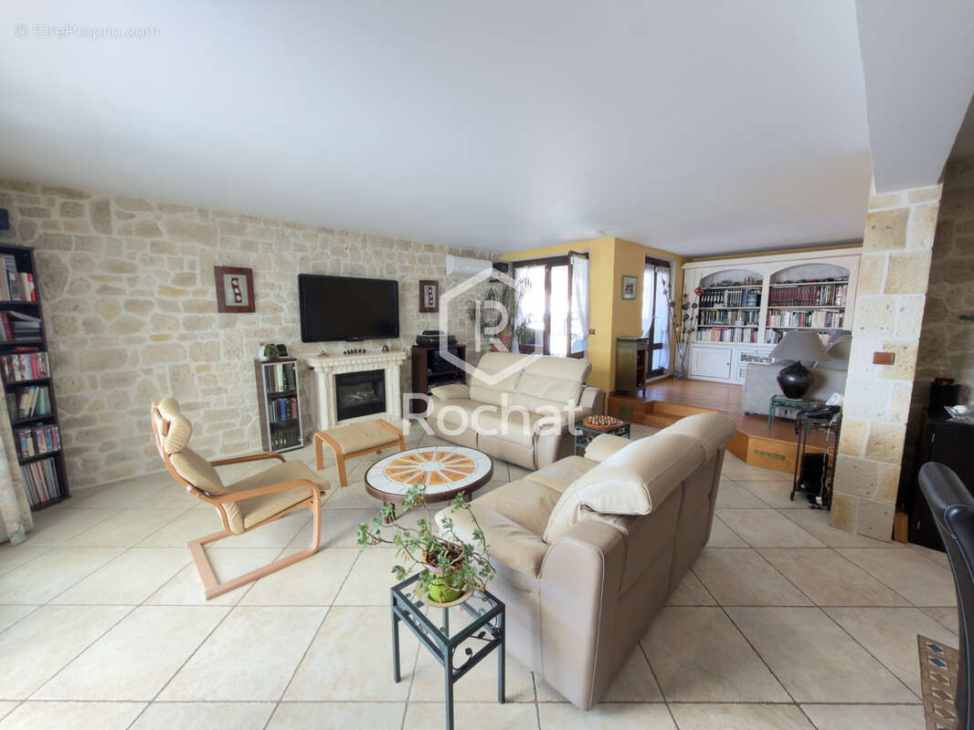Viager occupé sur 10 ans Ensemble immobilier de 155 m2 à La Tour en Jarez (42580) - photo 6