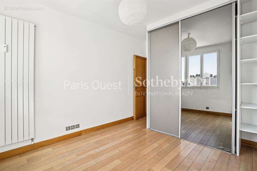 Appartement à NEUILLY-SUR-SEINE