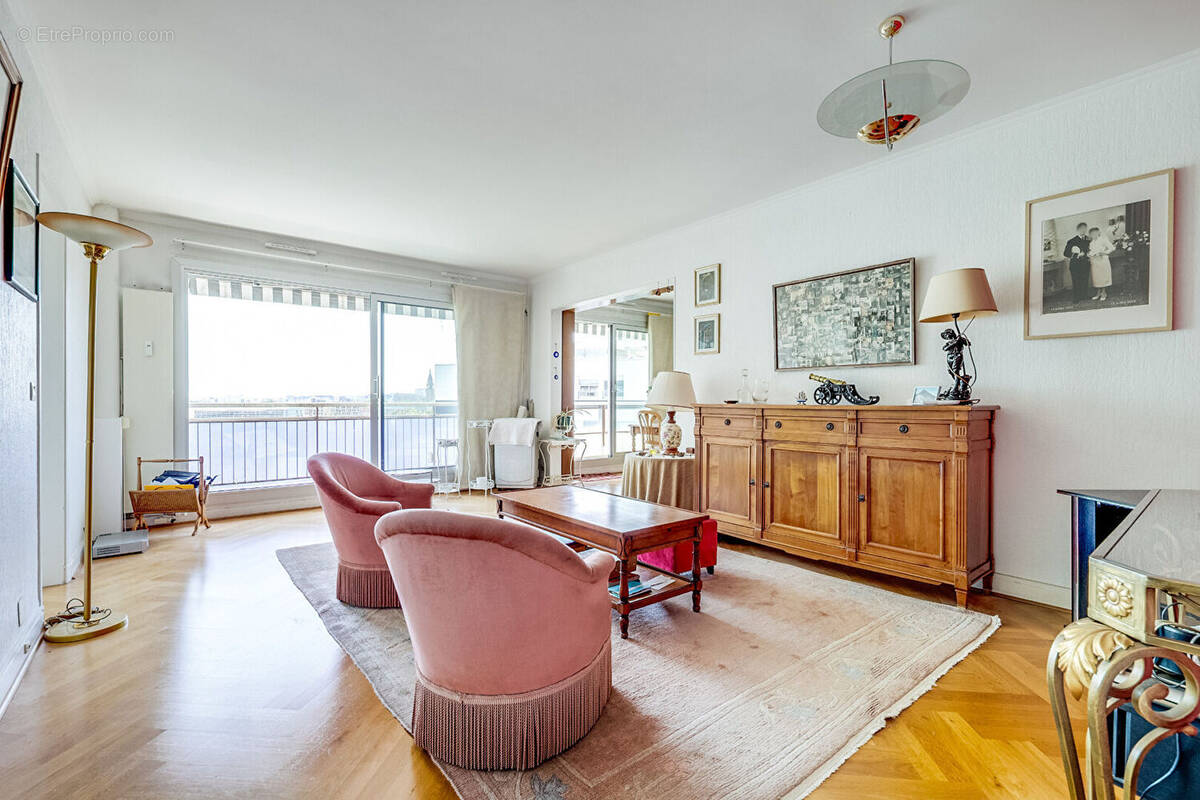 Appartement à PARIS-14E