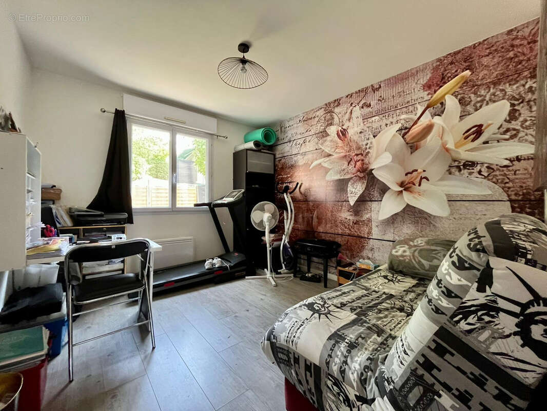 Maison à MONTREUIL-JUIGNE