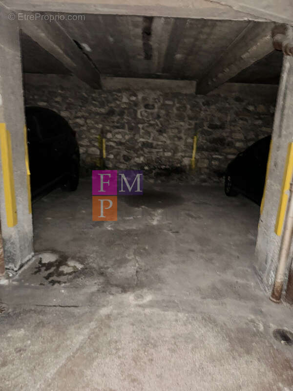 Parking à PARIS-12E