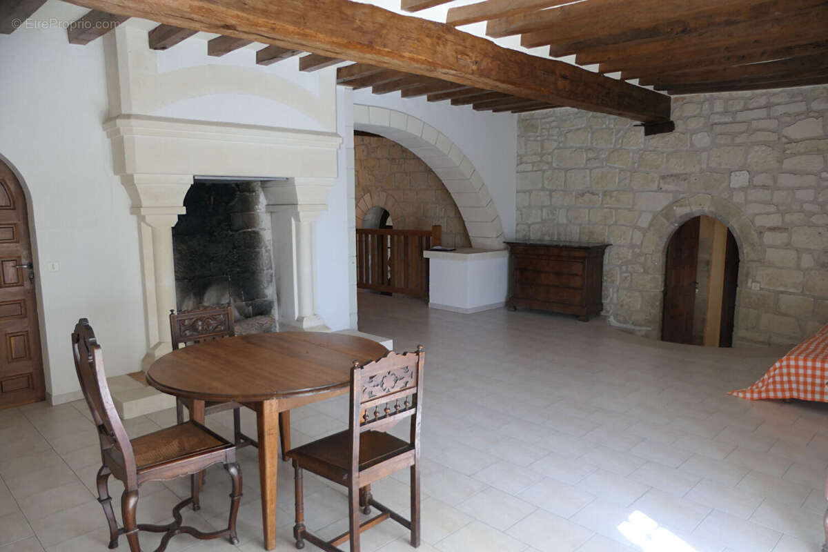 Propriété rare, destinée aux amoureux de belles demeures et de lieux de vie hors du commun ! - photo 7