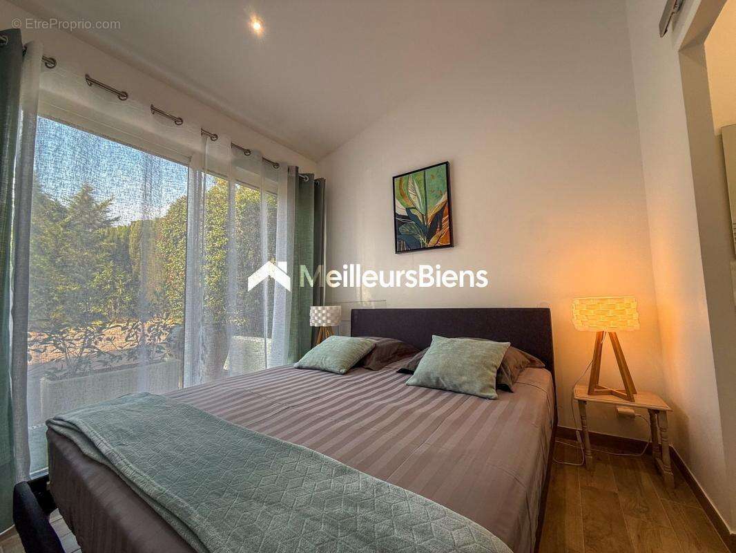 Maison à ROQUEBRUNE-SUR-ARGENS