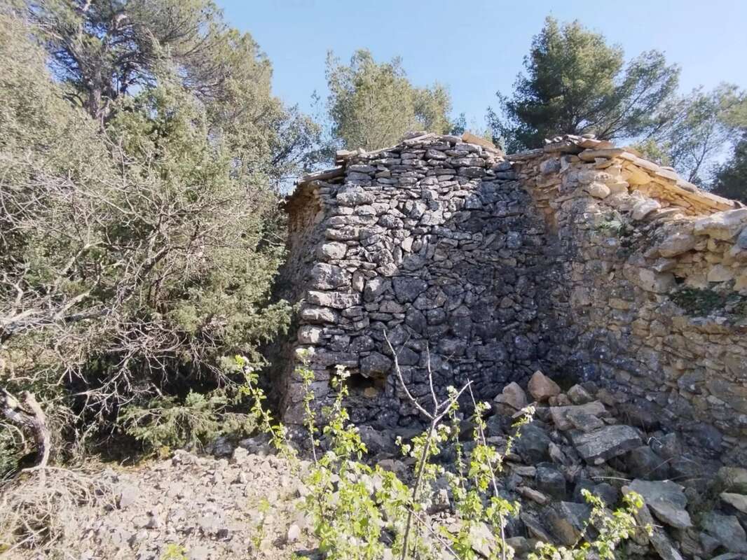 Terrain à VENASQUE