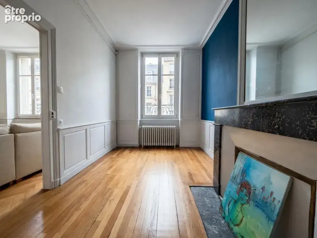 Au cœur de Nancy, rue Saint-Dizier, immeuble de rapport ancien de type bourgeois, en pierre de taille, typique du centre-ville d - photo 2