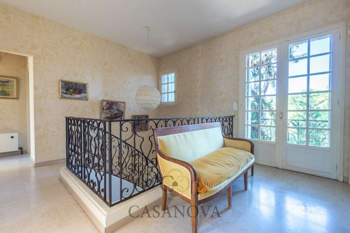 Maison familiale de plus de 270 m² avec parc arboré de 3 000 m² aux Arceaux à Montpellier - photo 19