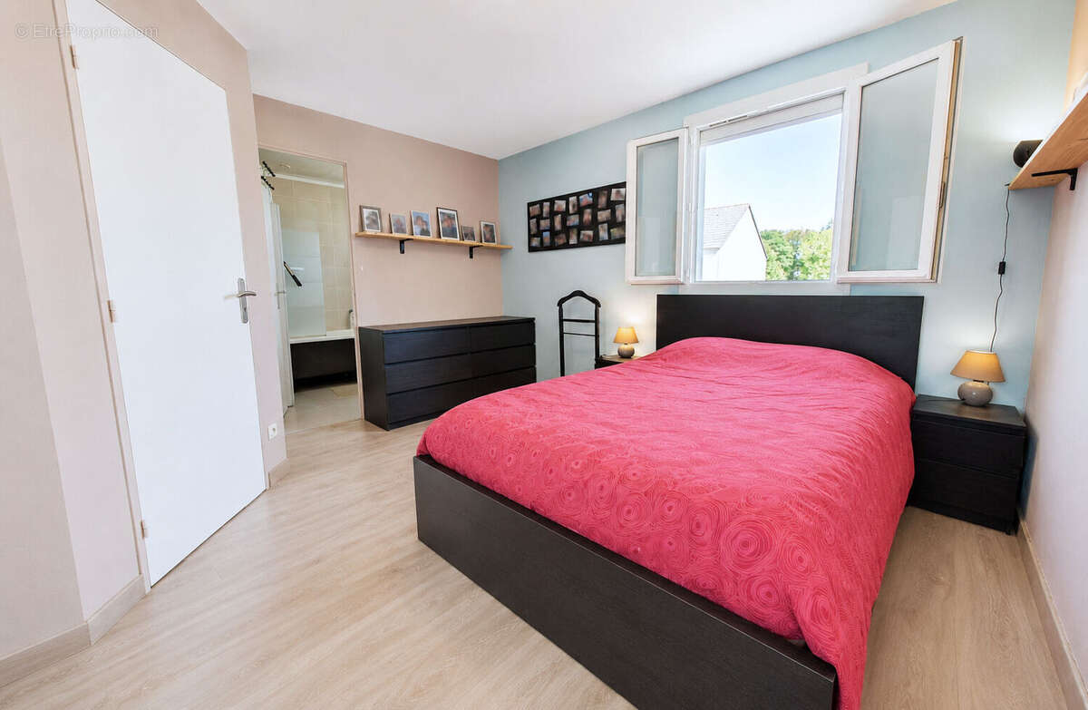 Roissy en Brie - Maison 5 chambres avec terrasse, jardin et garage - DPE C - photo 6