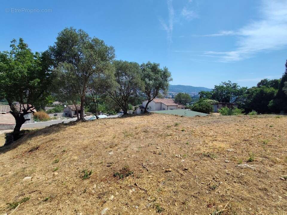 Terrain à DRAGUIGNAN