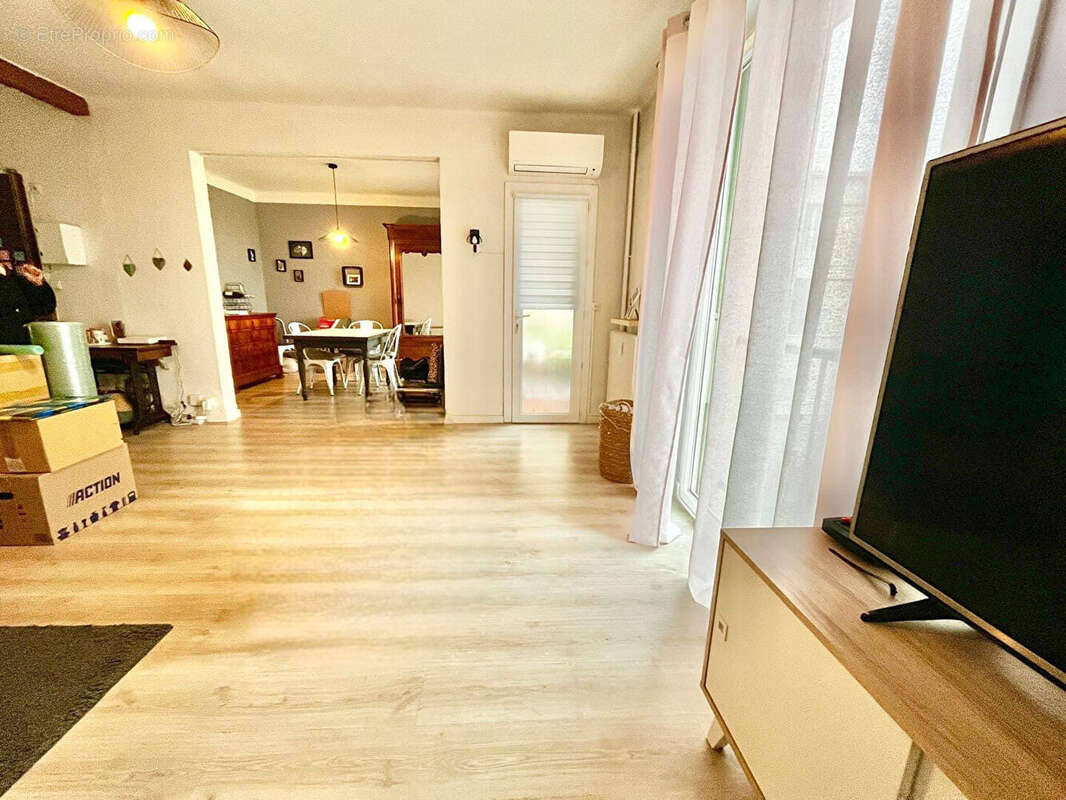 Appartement Arles 4 pièce(s) 80 m2 balcon et cave - photo 2