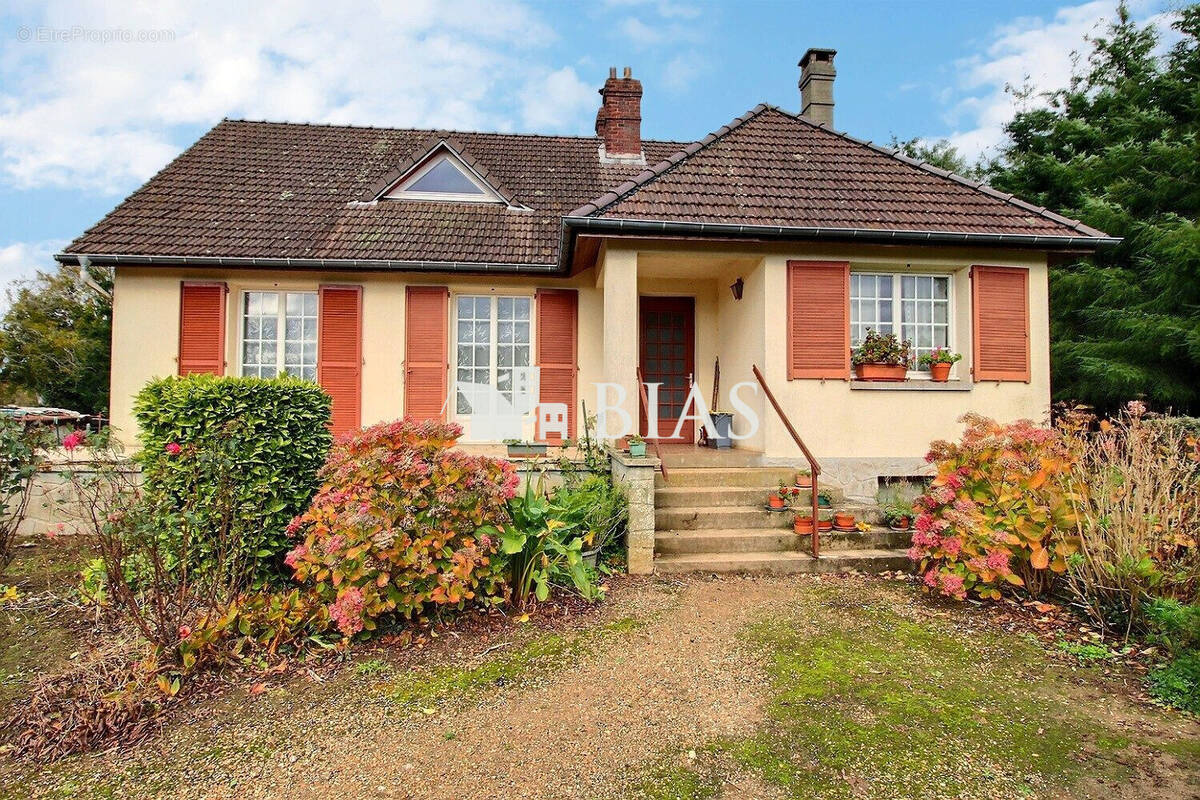 Maison à LA HALLOTIERE