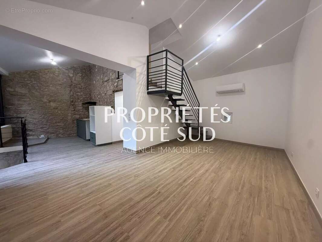 Maison à SAINT-VICTOR-LA-COSTE