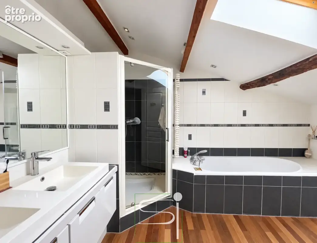 Le Gua - Maison en pierre avec patio et dépendances - photo 13