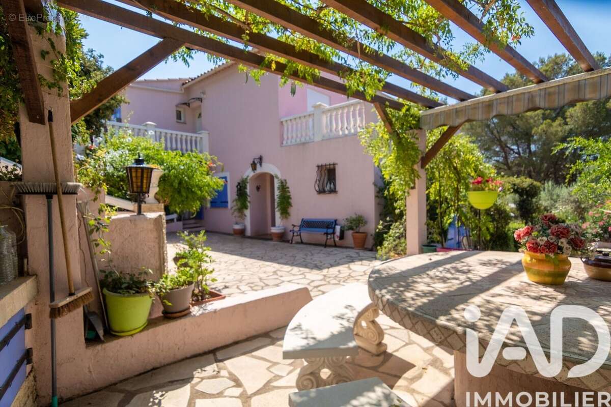 Photo 2 - Maison à ROQUEBRUNE-SUR-ARGENS
