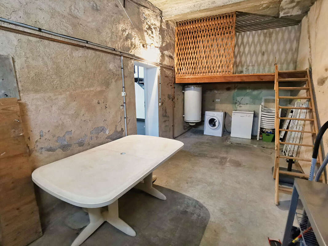 Maison à SAINT-LAURENT-DE-LA-SALANQUE