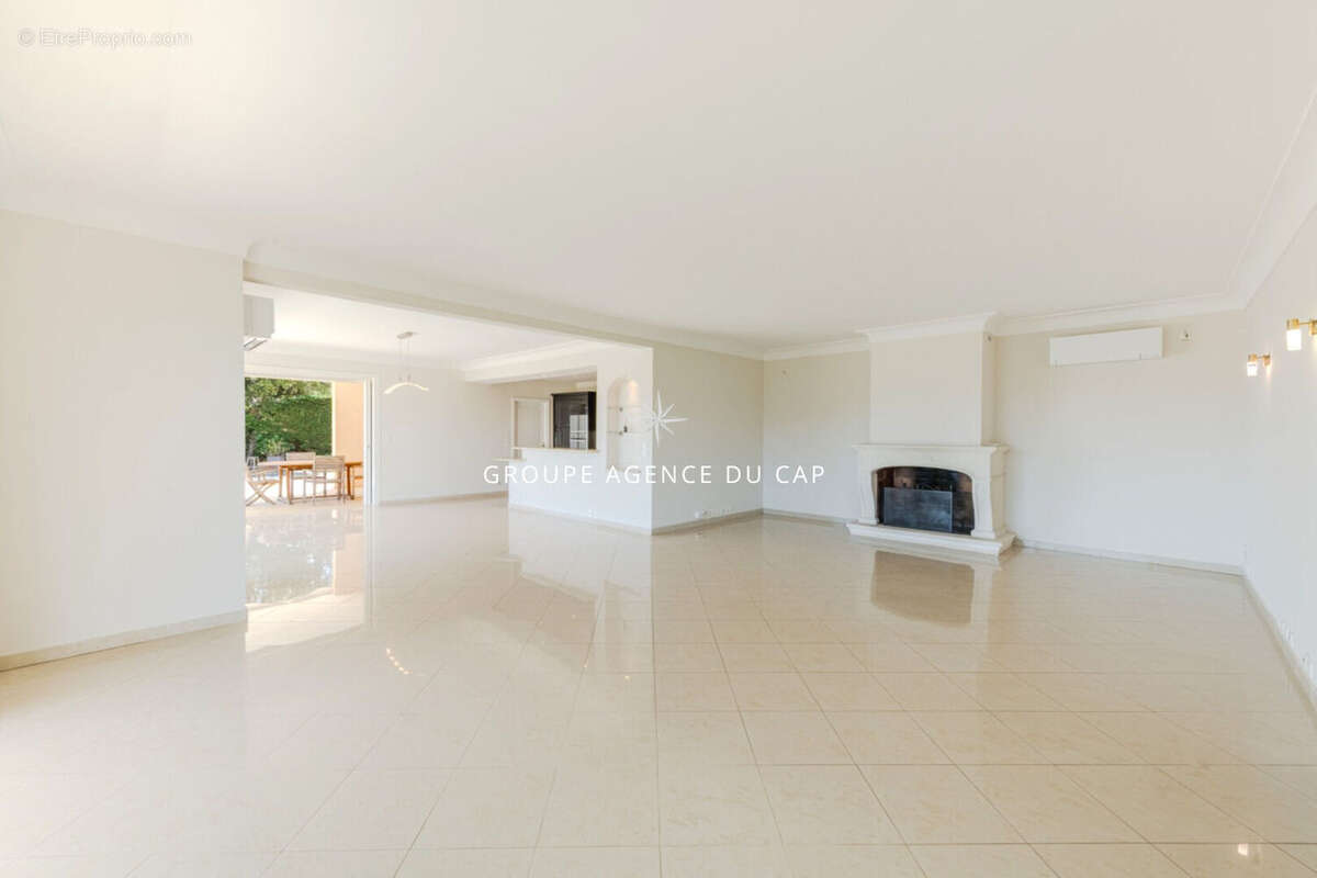 Vue degagee tres belle villa lumineuse de 7 pieces 5 chambres piscine deux garages proche golfs - photo 8
