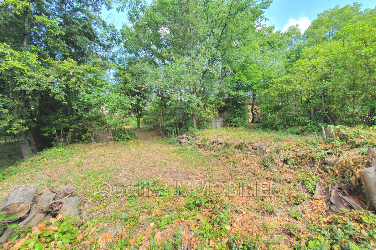 Terrain à MOUANS-SARTOUX