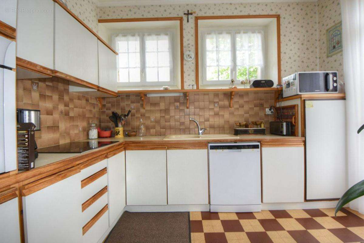 Maison avec partie indépendante à La Roche Jaudy  sur 2 000 m2 de terrain - photo 5