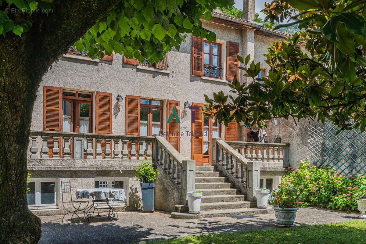 Maison à SAINT-EGREVE